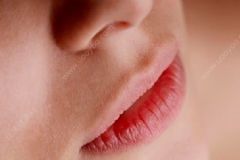 嘴唇干燥脫皮應(yīng)該怎么辦？做什么可以緩解嘴唇干燥脫皮？[圖]