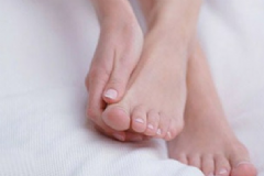 女性手腳冰涼有什么原因？女性手腳冰涼該怎么辦？[圖]