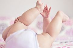 夏天寶寶睡覺穿什么？寶寶夏天睡覺要注意什么？[圖]