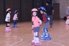 小孩子怎么學溜冰？教孩子學溜冰有什么竅門？[圖]