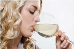 女性喝酒要注意什么？女性在外如何安全飲酒？[圖]