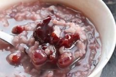 痛經(jīng)可以吃什么食物緩解？哪些食物有助于緩解痛經(jīng)？[圖]