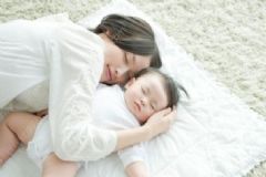 寶寶睡覺(jué)翻白眼有哪些原因？寶寶睡覺(jué)不安穩(wěn)應(yīng)該怎么辦？[圖]