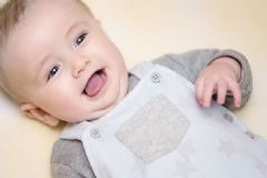 嬰幼兒冬天吃飯要注意什么？嬰幼兒冬季吃飯的禁忌有哪些？[圖]
