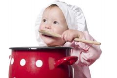 嬰兒不同時(shí)期添加輔食關(guān)鍵點(diǎn)：嬰兒輔食添加有哪些錯(cuò)誤做法？[圖]