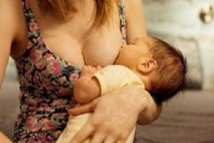 寶寶厭奶應(yīng)該怎么辦？寶寶只吃一邊的母乳應(yīng)該怎么辦？[圖]