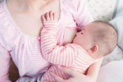 母乳喂養(yǎng)好處到底有哪些？母乳喂養(yǎng)的姿勢怎樣才是正確的？[圖]