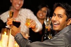 有的人喝酒臉紅是什么原因？有的人喝酒臉發(fā)白是什么原因？[圖]