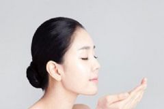 眼睛模糊看不清楚是什么原因？什么原因?qū)е卵劬δ：床磺澹縖圖]