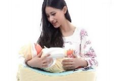 用哺乳枕喂奶有什么好處？母乳喂養(yǎng)的注意事項(xiàng)是什么？[圖]