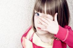 引起寶寶揉眼睛的原因有哪些？寶寶眼睛進了異物怎么辦？[圖]