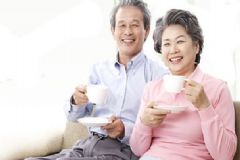 老年人便秘怎么調(diào)理好？老年人便秘多喝水有用嗎？[圖]