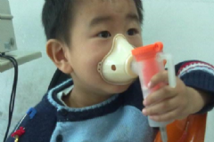 小孩咳嗽霧化副作用大嗎？小孩咳嗽吃藥好還是霧化好？[圖]