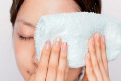 眼睛浮腫熱敷還是冰敷？眼睛浮腫怎么消腫？[圖]