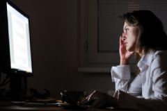 熬夜上火便秘怎么通便？熬夜上火喉嚨痛怎么調(diào)理？[圖]