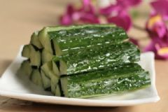 中暑后吃什么好？中暑了應(yīng)該補(bǔ)充大量水分嗎？[圖]