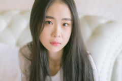 女孩夏天脫發(fā)嚴重怎么回事？夏天掉頭發(fā)嚴重怎么辦？[圖]