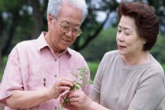 哪類老人容易得老年癡呆？緩解老年癡呆癥的方法是什么？[圖]