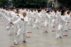 高血壓患者適合做哪些運(yùn)動(dòng)？高血壓患者運(yùn)動(dòng)注意事項(xiàng)是什么？[圖]