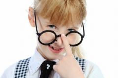 眼睛近視如何矯正？近視眼吃些什么有助恢復(fù)視力？[圖]