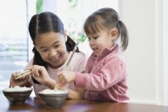 積食帶給孩子的危害有哪些？寶寶出現(xiàn)積食該怎么辦？[圖]