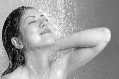 夏天洗冷水澡好不好？夏天洗涼水澡的危害有哪些？[圖]