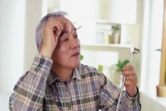 老花眼有哪些常見(jiàn)癥狀？預(yù)防老花眼有哪些方法？[圖]