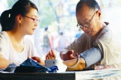 收縮期高血壓對老年患者有哪些危害？高血壓怎樣控制血壓好？[圖]