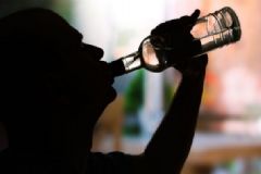 過(guò)量飲酒會(huì)導(dǎo)致性功能障礙嗎？男性提高性能力該怎么做？[圖]