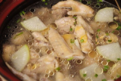 月子雞湯是用公雞還是母雞？產(chǎn)婦喝雞湯注意事項[圖]