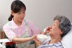 老年人飲食應(yīng)遵循哪些原則？老年人飲食容易進(jìn)入哪些誤區(qū)？[圖]