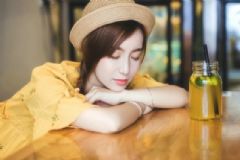 下嘴唇上火起泡了該怎么辦？嘴唇起泡了喝涼茶有用嗎？[圖]