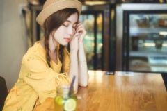 眼睛干澀疼痛應(yīng)該怎么樣調(diào)理？眼睛干澀疼痛按摩什么穴位？[圖]
