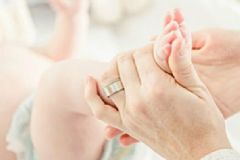 小兒推拿療法治感冒好不好？按摩有哪些常用的手法？[圖]