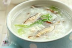 感冒發(fā)燒該怎么護(hù)理？感冒發(fā)燒喝什么粥好？[圖]