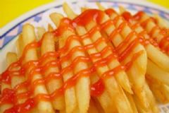 哪些食物比香煙更易致癌？日常生活中應(yīng)該如何避免癌癥？[圖]