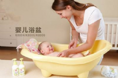 怎樣購(gòu)買適合寶寶的浴盆？寶寶浴盆怎么使用？[圖]
