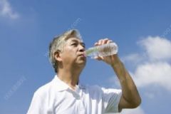 我們該如何健康飲水？健康飲水如何注意喝水的時間？[圖]