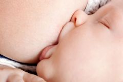 哺乳期喂奶疼怎么辦？喂奶乳房疼痛怎么回事？[圖]
