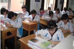 女生被當(dāng)眾點(diǎn)名檢查傳染病，得了傳染病該怎么辦？[多圖]
