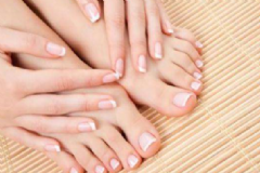 腳指甲上有橫紋是怎么回事？腳指甲上有橫紋怎么辦？[圖]