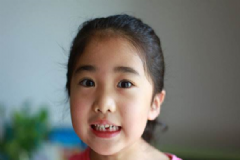 小孩換牙長(zhǎng)不出來(lái)怎么辦？小孩換牙多久后能長(zhǎng)出新牙？[圖]