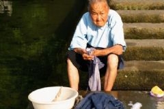 發(fā)霉的衣服用什么洗能洗掉？衣服發(fā)霉了用什么可以洗掉？[圖]