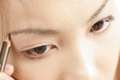眉毛畫(huà)的太濃了怎么辦？如何正確畫(huà)眉毛？[圖]