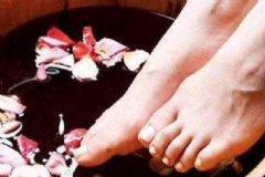 糖尿病患者泡腳注意什么？糖尿病患者泡腳禁忌[圖]