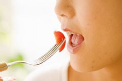 過午不食是幾點(diǎn)以后不吃東西？過午不食減肥法的時間[圖]