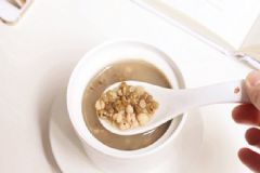 女性吃什么瘦臉消浮腫？瘦臉消浮腫吃什么食物好？[圖]