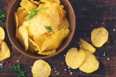 吃什么臉上容易長痘痘？治療痘痘的食療方法有哪些？[圖]