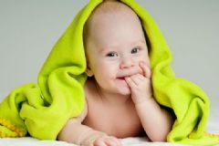 嬰兒牙長(zhǎng)得晚怎么辦？嬰兒牙長(zhǎng)得晚好不好？[圖]