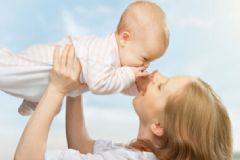 哺乳期奶水發(fā)黃是怎么回事？奶水發(fā)黃正常嗎？[圖]